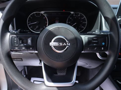 Used 2023 Nissan Rogue SV FWD image 27