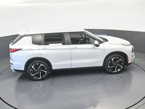 Used 2023 Mitsubishi Outlander SE image 61