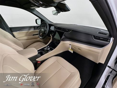 New 2025 Jeep Grand Cherokee Limited w/ Black Appearance Package image 14