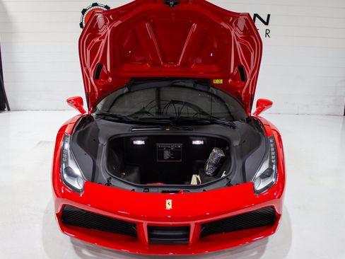 Used 2018 Ferrari 488 GTB RWD image 34