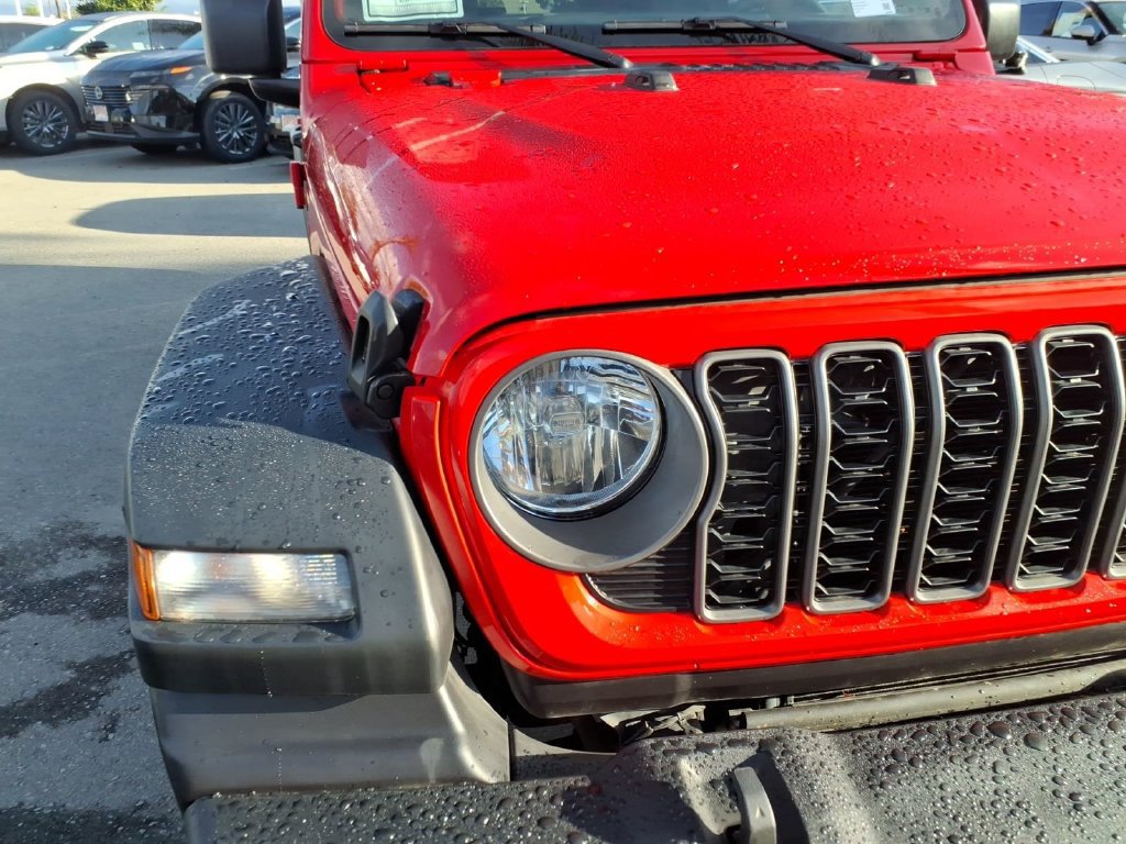 Used 2025 Jeep Wrangler Unlimited Sport AWD/4WD image 3
