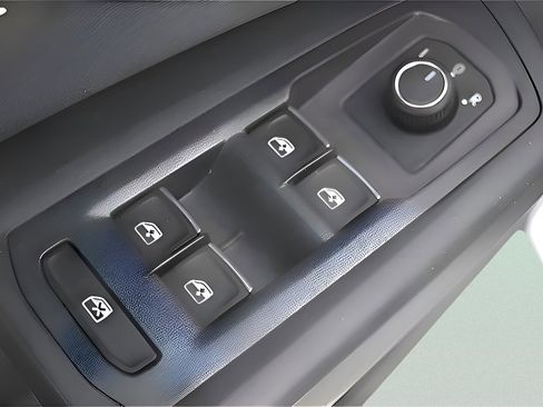 Used 2021 Volkswagen Atlas Cross Sport SE image 24