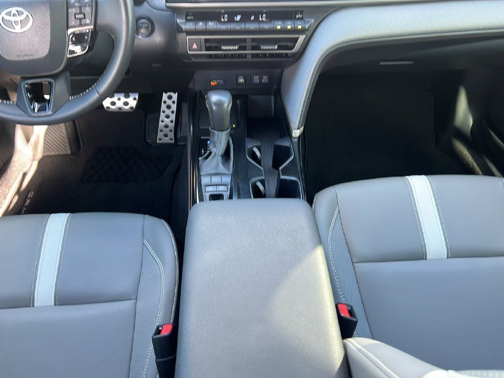 Used 2025 Toyota Camry SE FWD image 14