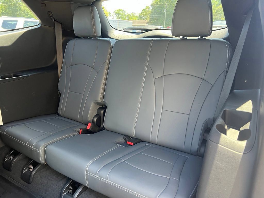 Used 2023 Buick Enclave Premium w/ Experience Buick Package FWD image 9