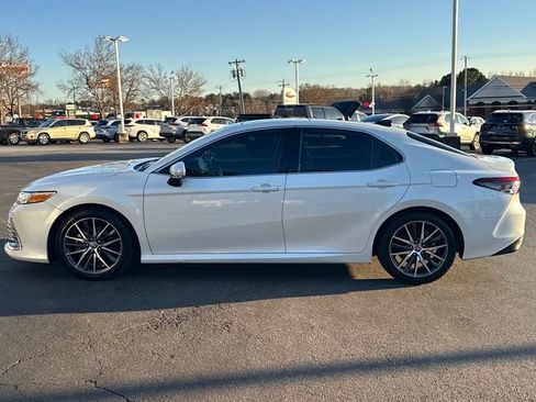 Used 2023 Toyota Camry XLE image 6