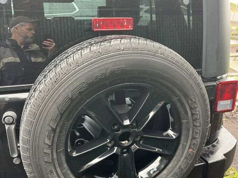 Used 2008 Jeep Wrangler Unlimited Sahara w/ Dual Top Group image 15