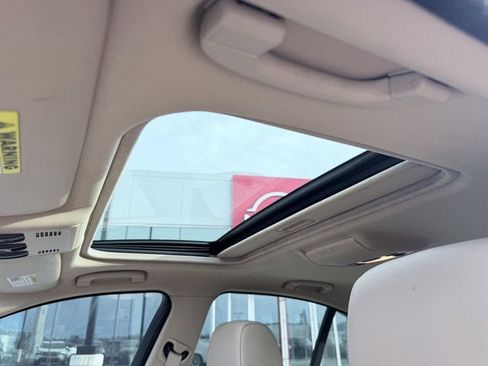 Used 2010 BMW 328i xDrive Sedan image 16