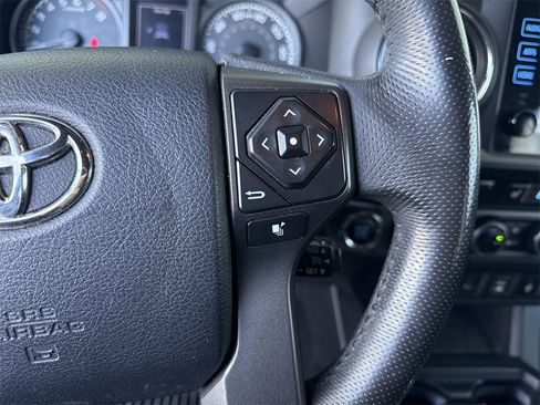 Used 2017 Toyota Tacoma TRD Off-Road image 23