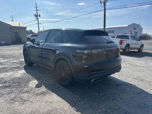 Used 2020 Porsche Cayenne image 3
