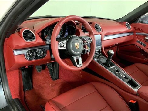 Used 2025 Porsche 718 Boxster image 4