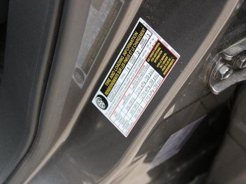 Used 2024 Nissan Titan SV w/ SV Convenience Package image 29