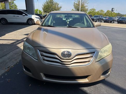 Used 2011 Toyota Camry image 3