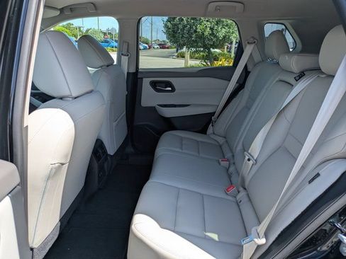 Used 2025 Nissan Rogue SL FWD image 14