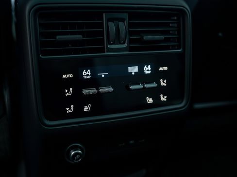 Certified 2025 Porsche Cayenne E-Hybrid image 28