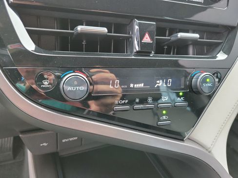 Used 2023 Toyota Camry SE FWD image 17