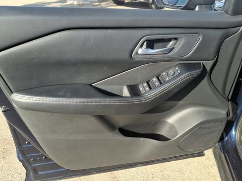 Certified 2025 Nissan Rogue SV FWD image 14