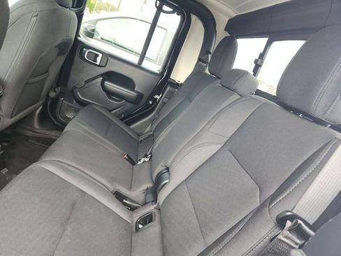 Used 2022 Jeep Gladiator Sport AWD/4WD image 9