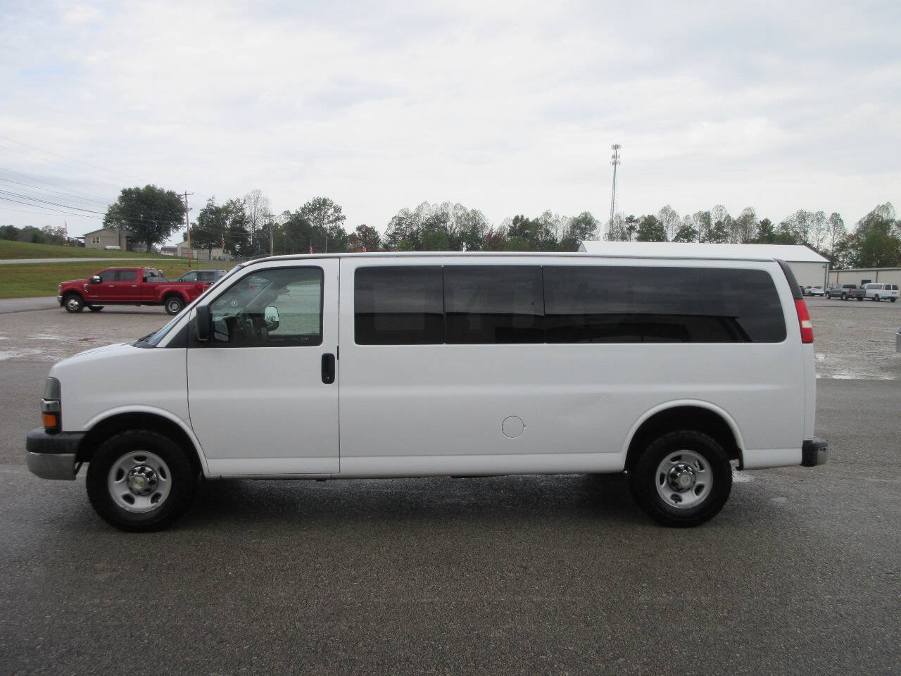 Used 2016 Chevrolet Express 3500 LT w/ LT Preferred Equipment Group RWD image 3
