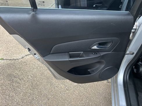 Used 2015 Chevrolet Cruze LT image 11