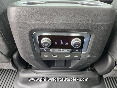 Used 2021 GMC Yukon XL Denali w/ Denali Premium Package AWD/4WD image 13