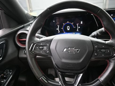 Used 2024 Chevrolet Trax RS w/ Sunroof Package FWD image 8