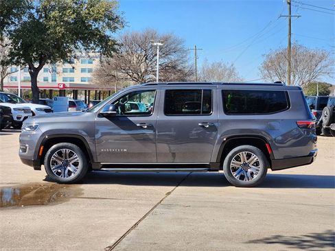 Used 2024 Jeep Wagoneer L Series II w/ Flexible Seating Group image 4