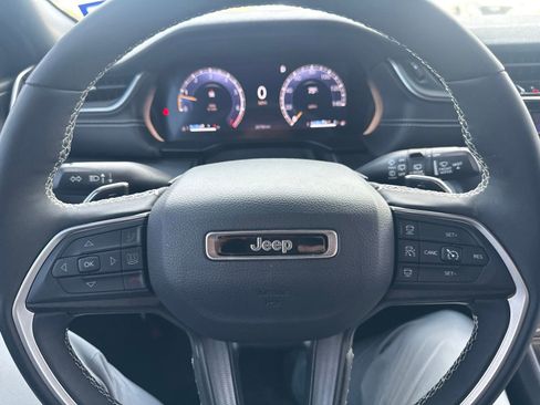 Used 2024 Jeep Grand Cherokee Altitude AWD/4WD image 16