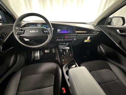 Certified 2025 Kia Niro EX Touring image 12