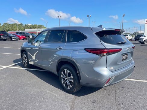 Used 2023 Toyota Highlander XLE image 14