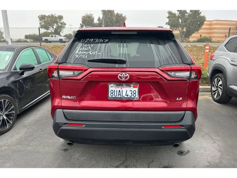 Used 2021 Toyota RAV4 LE FWD image 6