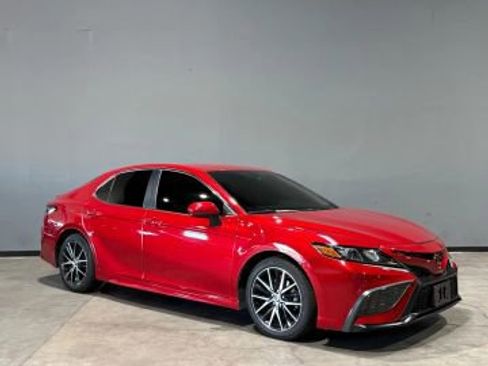 Used 2021 Toyota Camry SE image 5