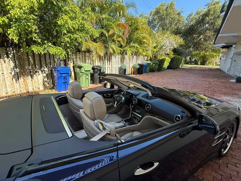 Used 2013 Mercedes-Benz SL 550 w/ Premium Pkg image 17