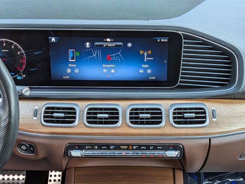 Certified 2024 Mercedes-Benz GLS 450 4MATIC w/ AMG Line Exterior image 32