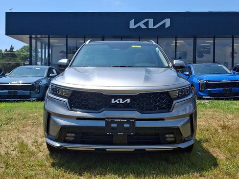 Used 2023 Kia Sorento SX Prestige w/ Panoramic Sunroof Package AWD/4WD image 2