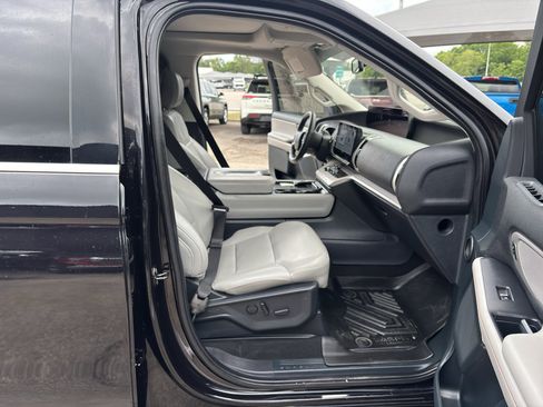 Used 2025 Ford Expedition Max Active RWD image 17