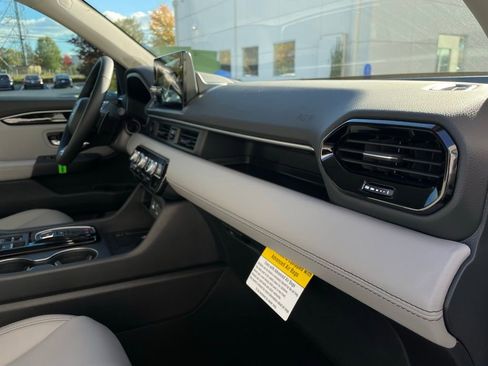 Used 2025 Honda Pilot EX-L image 33