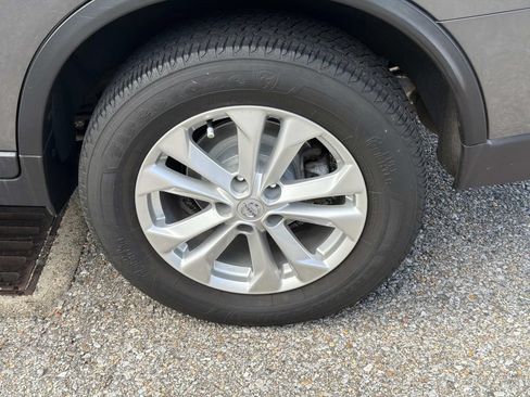 Used 2016 Nissan Rogue SV AWD/4WD image 4