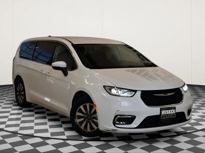 Used 2023 Chrysler Pacifica Touring-L