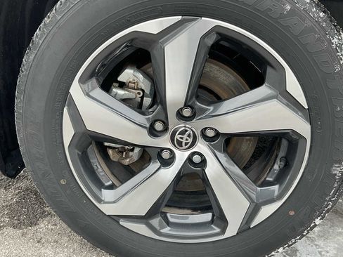 Used 2024 Toyota RAV4 SE w/ Weather & Moonroof Package image 13