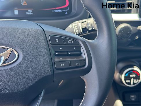 Used 2025 Hyundai Venue Limited FWD image 18