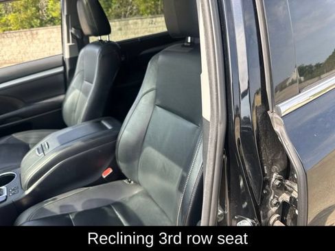 Used 2019 Toyota Highlander XLE AWD/4WD image 16