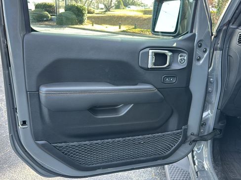 Used 2023 Jeep Wrangler Unlimited Sahara image 14