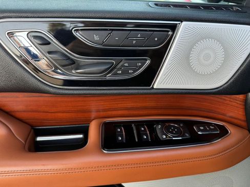 Used 2021 Lincoln Navigator Reserve AWD/4WD image 39