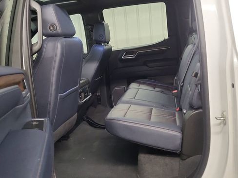 Used 2022 Chevrolet Silverado 1500 High Country w/ Technology Package image 4