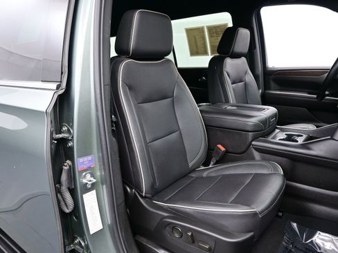 Used 2023 Chevrolet Suburban Premier AWD/4WD image 14