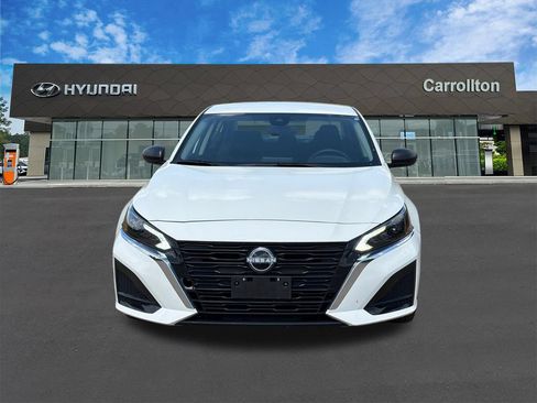 Used 2025 Nissan Altima 2.5 SV FWD image 2