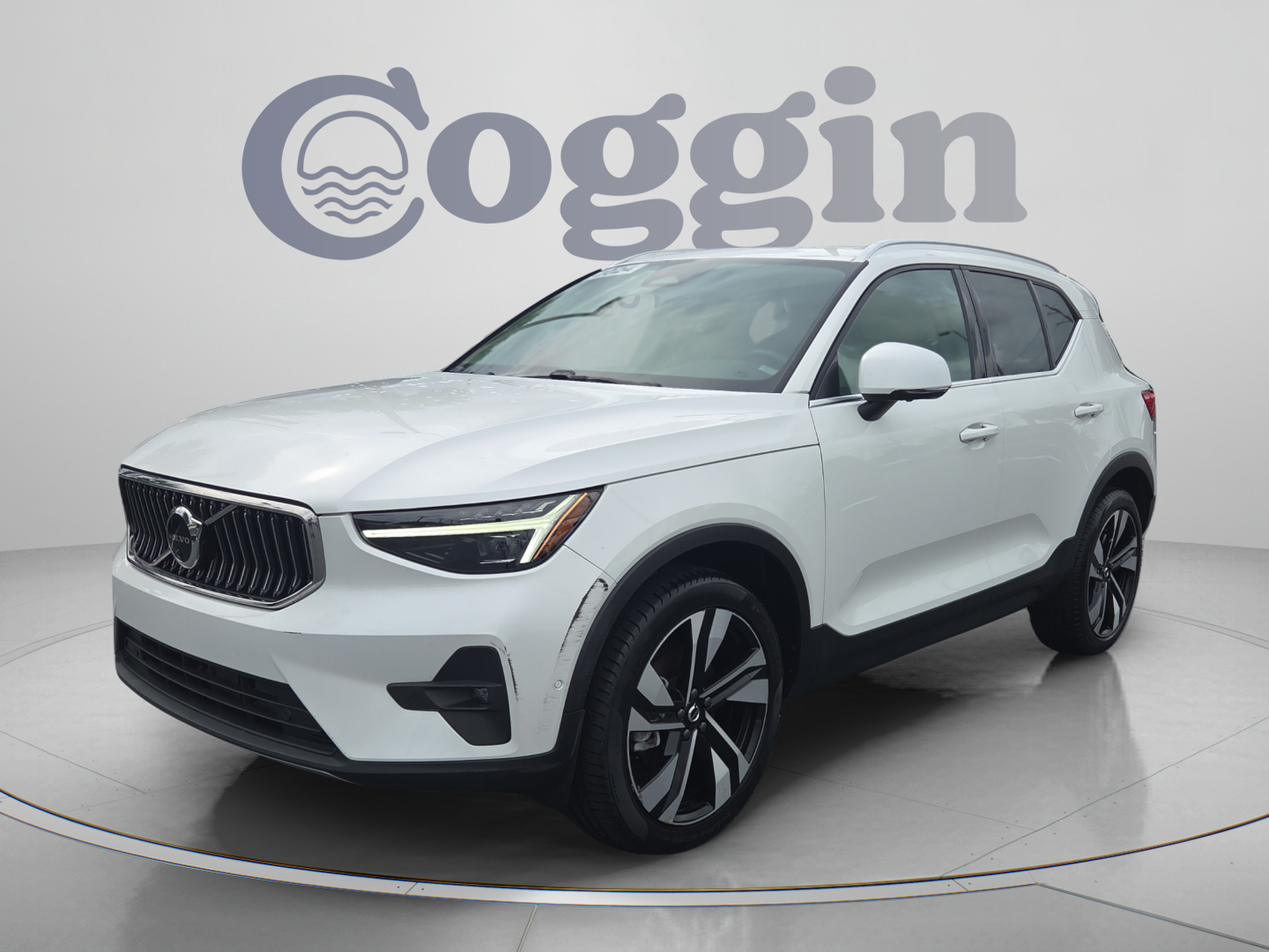 Used 2024 Volvo XC40 B5 Ultimate AWD/4WD image 1