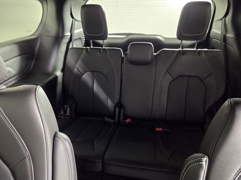 New 2026 Chrysler Pacifica Select FWD image 18