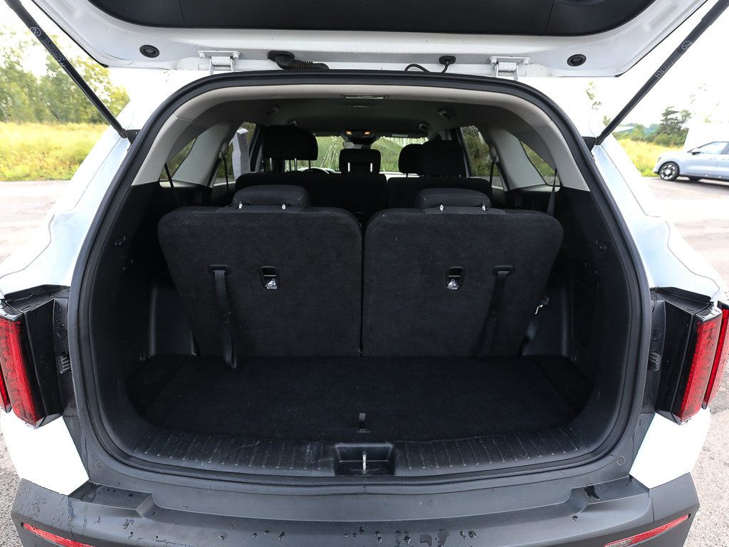 Used 2023 Kia Sorento LX FWD image 7