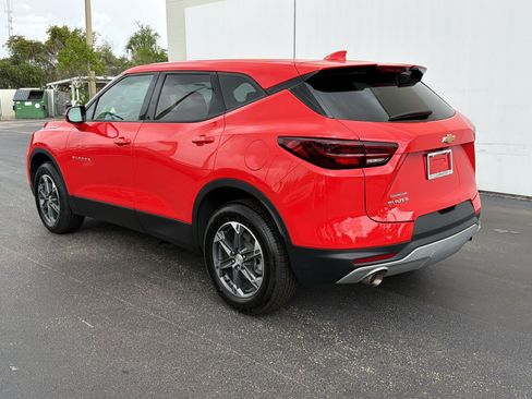 Used 2025 Chevrolet Blazer LT FWD image 3